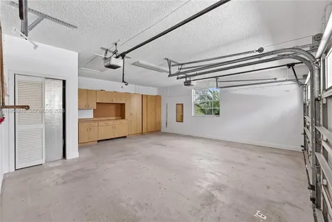 1251 E Wilshire Circle E Pembroke Pines FL 33027