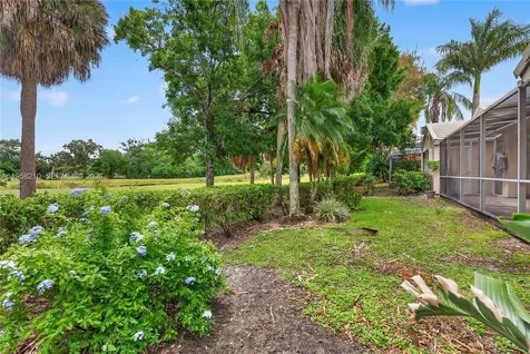 1251 E Wilshire Circle E Pembroke Pines FL 33027