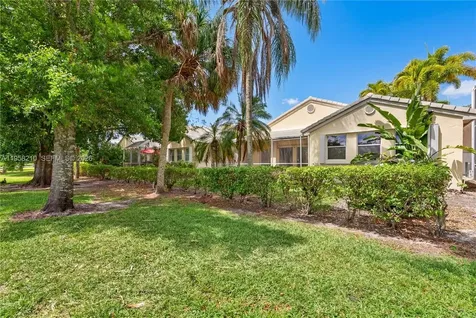 1251 E Wilshire Circle E Pembroke Pines FL 33027