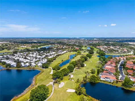 1251 E Wilshire Circle E Pembroke Pines FL 33027