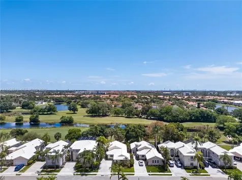 1251 E Wilshire Circle E Pembroke Pines FL 33027