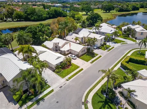 1251 E Wilshire Circle E Pembroke Pines FL 33027