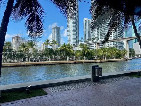 175 SW 7th Street Miami FL 33130