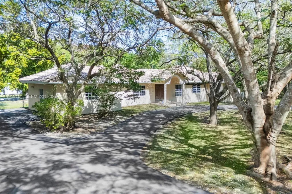 7821 SW 129th Terrace Pinecrest FL 33156