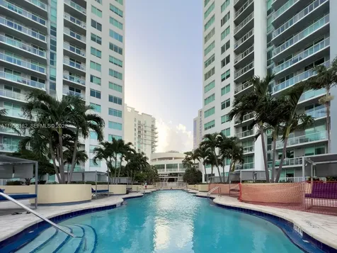 253 NE 2nd Street Miami FL 33132