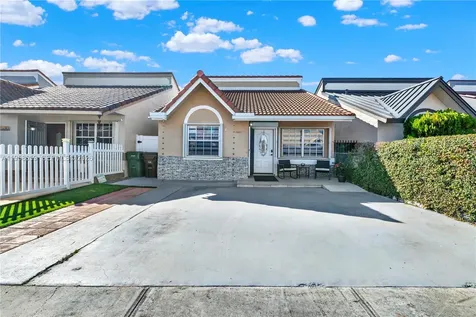7462 W 29th Way Hialeah FL 33018