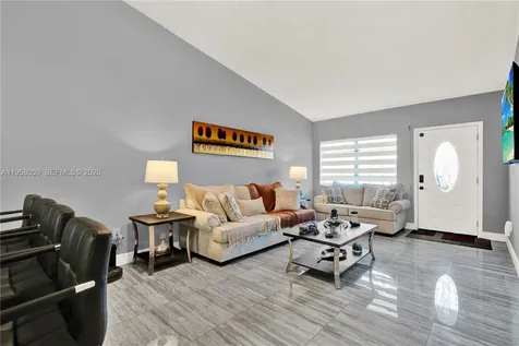 7462 W 29th Way Hialeah FL 33018