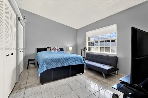 7462 W 29th Way Hialeah FL 33018