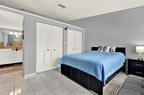 7462 W 29th Way Hialeah FL 33018
