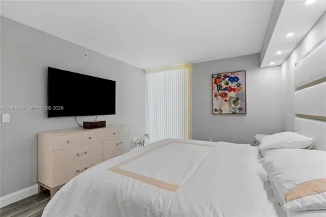 17555 Atlantic Boulevard Sunny Isles Beach FL 33160