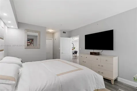 17555 Atlantic Boulevard Sunny Isles Beach FL 33160
