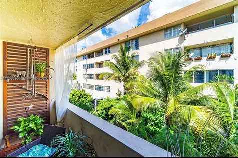 830 NW 87t Avenue Miami FL 33172