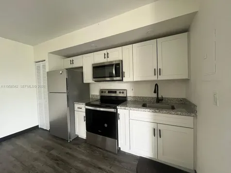 467 NW 8th Street Miami FL 33136
