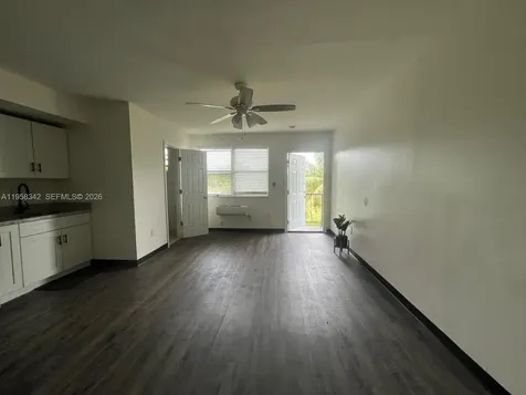 467 NW 8th Street Miami FL 33136