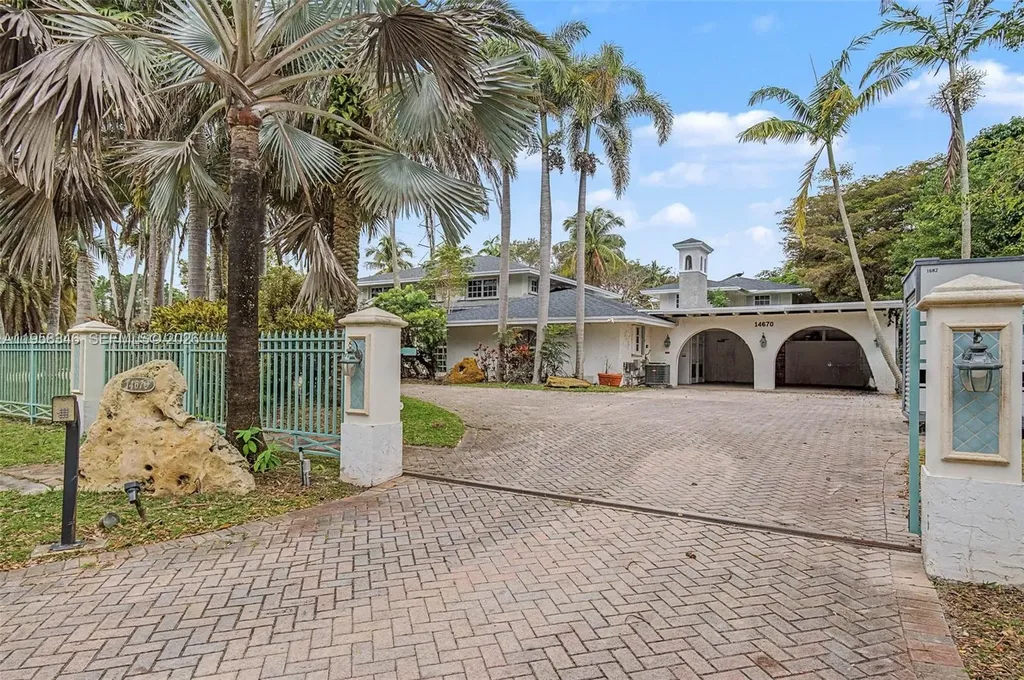 14670 SW 69th Place Palmetto Bay FL 33158