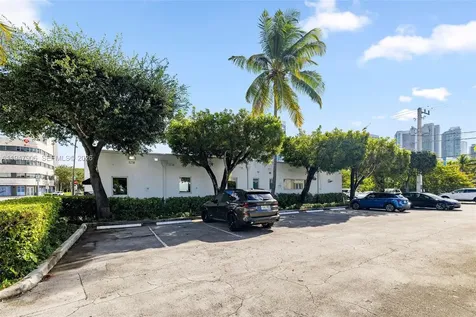 3886 Biscayne Boulevard Miami FL 33137