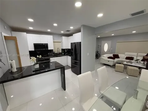 380 W 41st Street Hialeah FL 33012