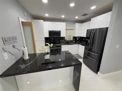 380 W 41st Street Hialeah FL 33012