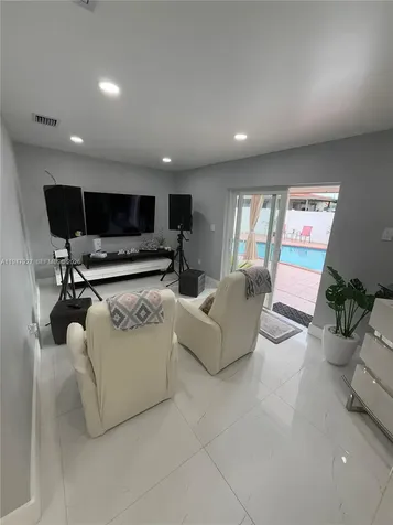 380 W 41st Street Hialeah FL 33012
