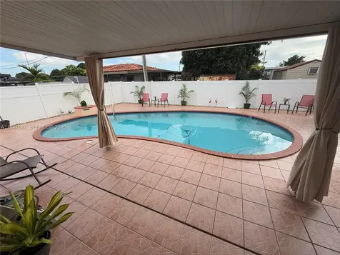 380 W 41st Street Hialeah FL 33012