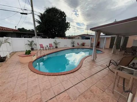 380 W 41st Street Hialeah FL 33012
