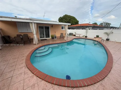 380 W 41st Street Hialeah FL 33012