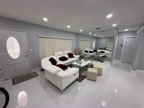 380 W 41st Street Hialeah FL 33012