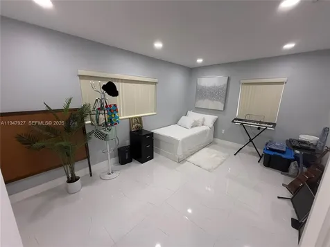 380 W 41st Street Hialeah FL 33012