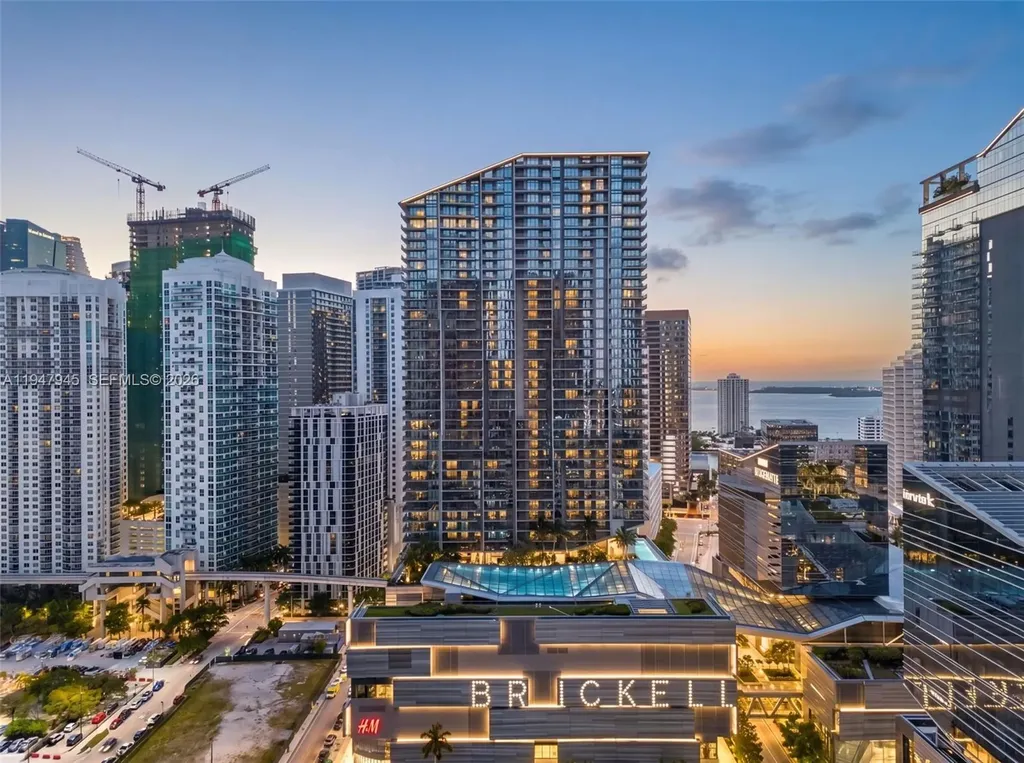 68 SE 6th Street Miami FL 33131
