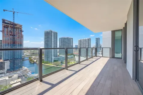 68 SE 6th Street Miami FL 33131