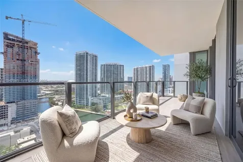 68 SE 6th Street Miami FL 33131