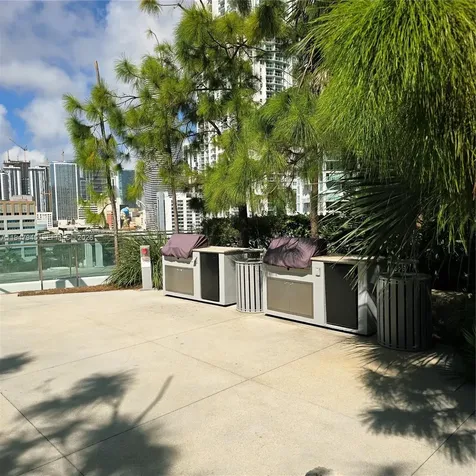 68 SE 6th Street Miami FL 33131