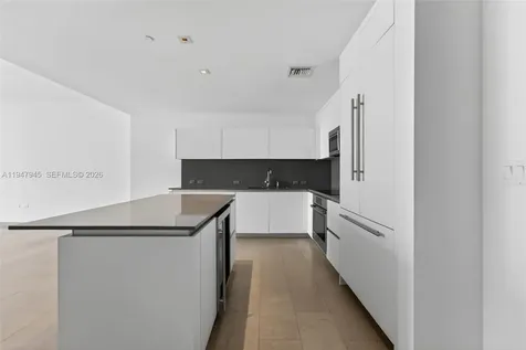 68 SE 6th Street Miami FL 33131