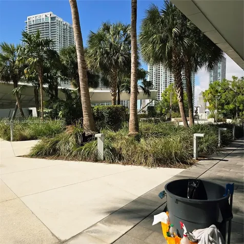 68 SE 6th Street Miami FL 33131