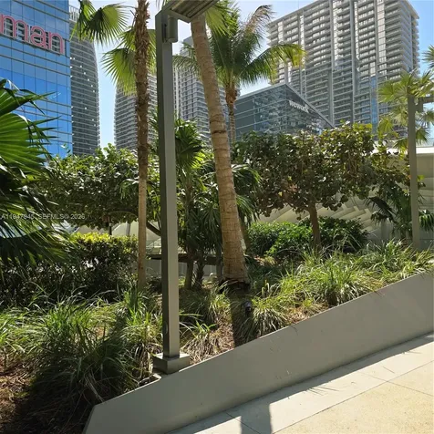 68 SE 6th Street Miami FL 33131
