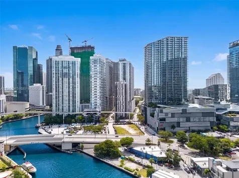 68 SE 6th Street Miami FL 33131
