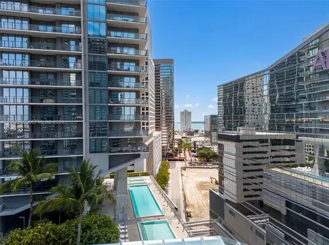 68 SE 6th Street Miami FL 33131