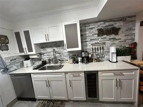 800 NE 195th Street Miami FL 33179