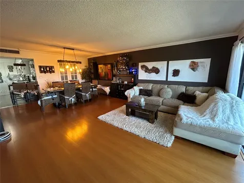 800 NE 195th Street Miami FL 33179