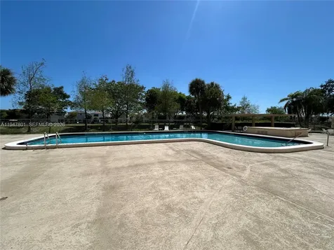 800 NE 195th Street Miami FL 33179