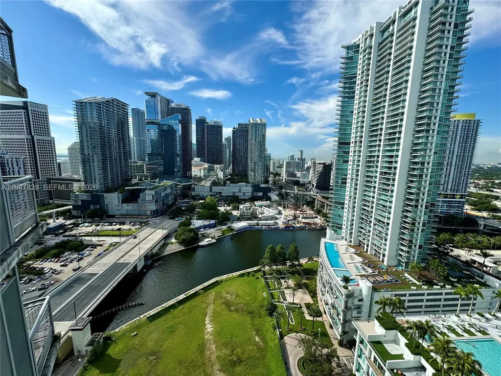 350 S Miami Avenue Miami FL 33130