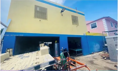 3071 NW 54th Street Miami FL 33142