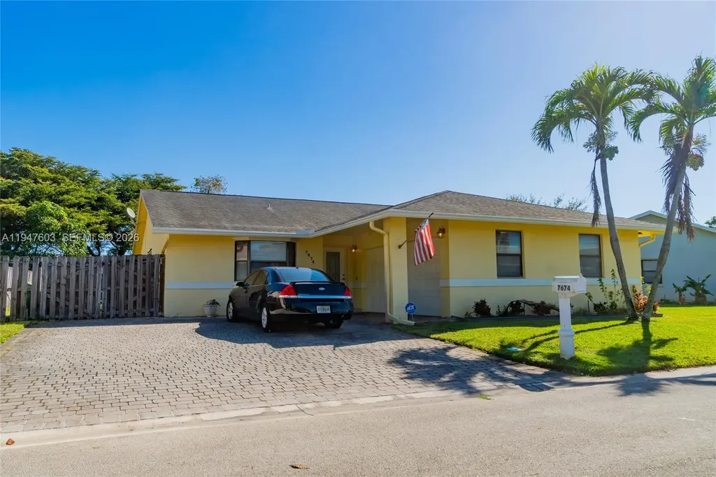 7674 NW 88th Lane Tamarac FL 33321