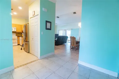 7674 NW 88th Lane Tamarac FL 33321