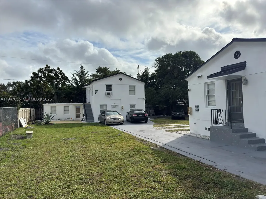 921 N 17th Court Hollywood FL 33020