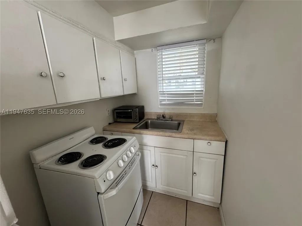 921 N 17th Court Hollywood FL 33020