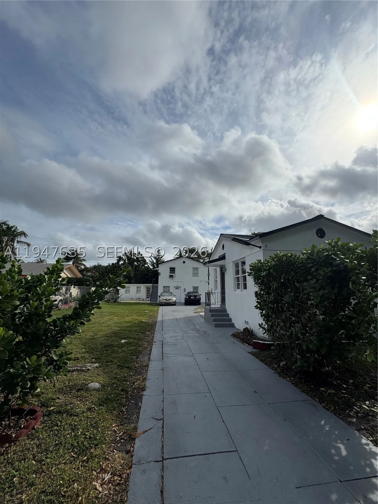 921 N 17th Court Hollywood FL 33020