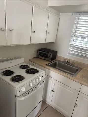 921 N 17th Court Hollywood FL 33020