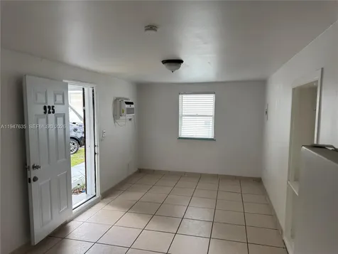 921 N 17th Court Hollywood FL 33020