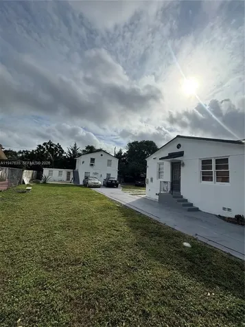 921 N 17th Court Hollywood FL 33020
